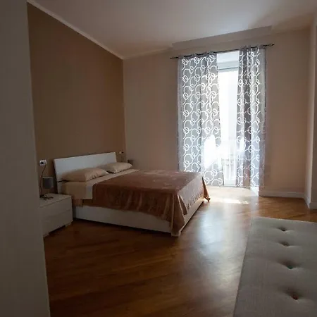 Privilege Chiaia By Dimorra * نابولي